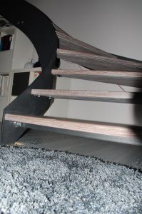 schody drewniane z konstrukcją stalową